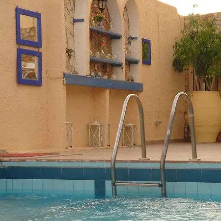 Maria Flora Apartahotel